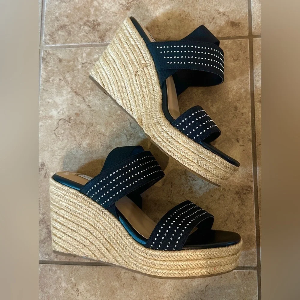 Steve Madden Axil Wedge Sandals with Studded Straps - Picture 3 of 7